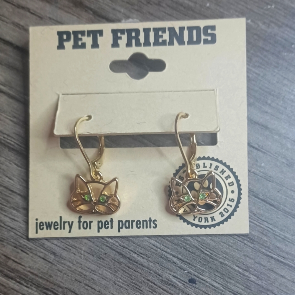 Gold cat earrings w green eyes. Comes with 2 sets